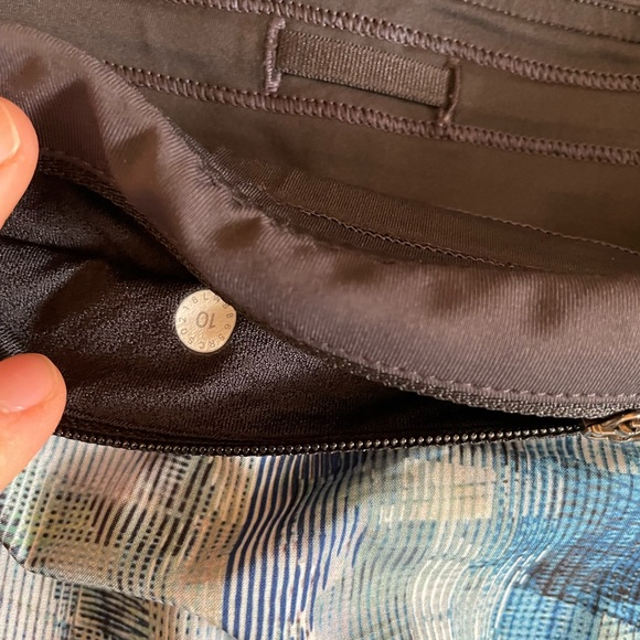 Lululuemon skirt 10 - Picture 3 of 3